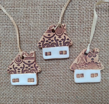 Keramický závěsný domeček