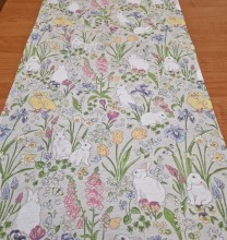 Běhoun na stůl - jarní louka