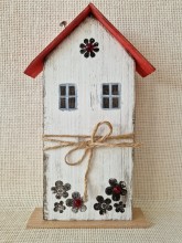 Dřevěný domeček - červený