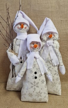 Rodina sněhuláků bílá